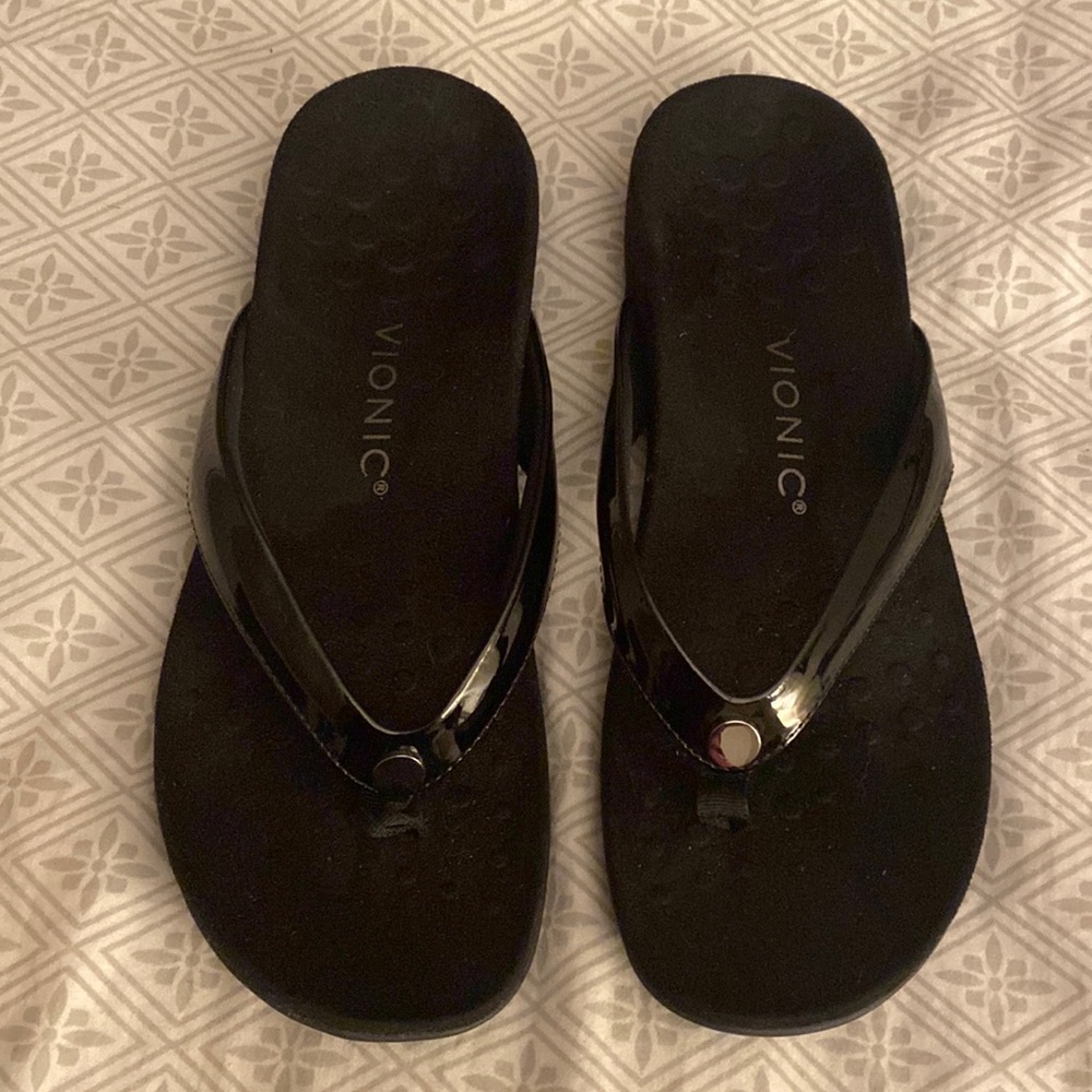 NWOT Vionic Sandals - black - never been worn ❤️